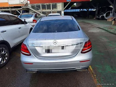 Photo 1 of 23: 2017 Mercedes-Benz E200 — Korean insurance auction