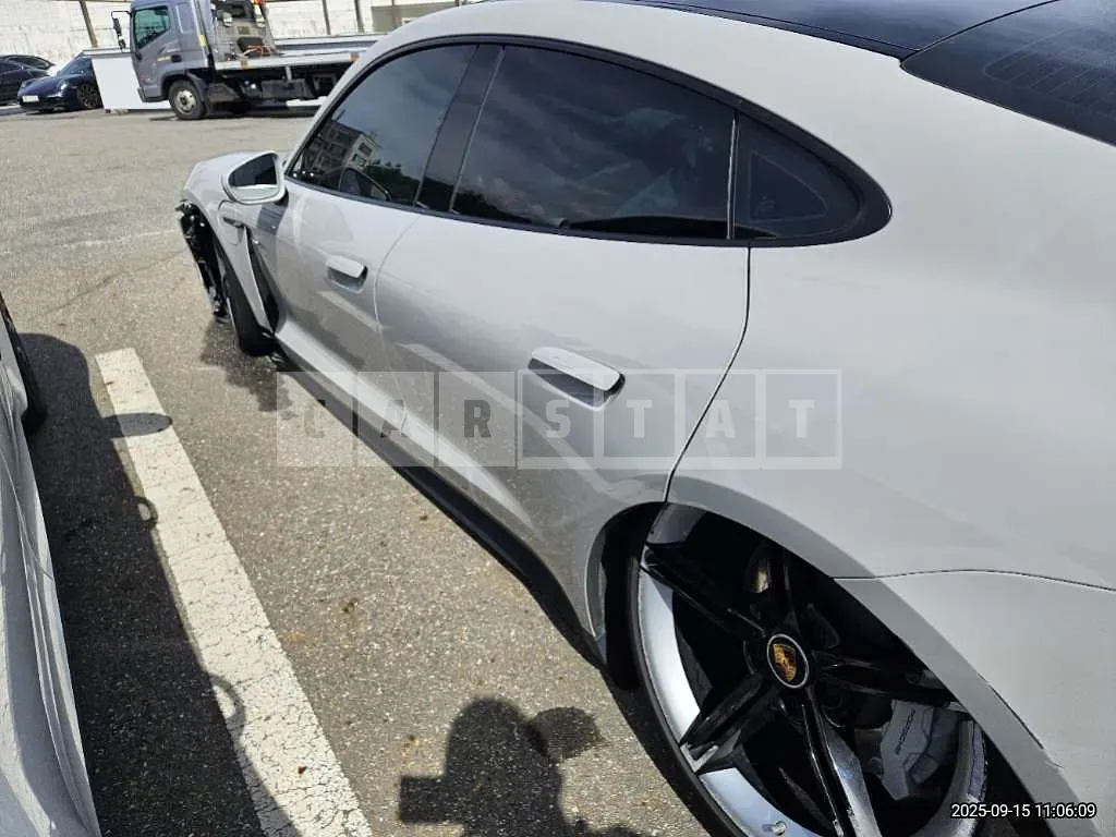 Photo 2 of 65: 2024 Porsche Taycan (5-Seater) — Korean insurance auction