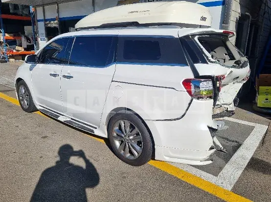 Photo 2 of 24: 2018 Kia Carnival, VIN KNAMC81ABJS403789 — Korean insurance auction