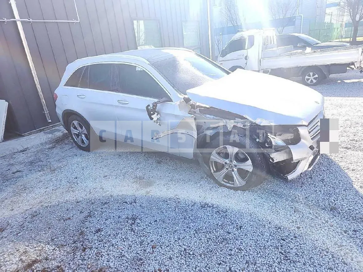 Photo 2 of 22: 2018 Mercedes-Benz GLC220 d 4Matic, VIN WDC0G0FBXJF383300 — Korean insurance auction