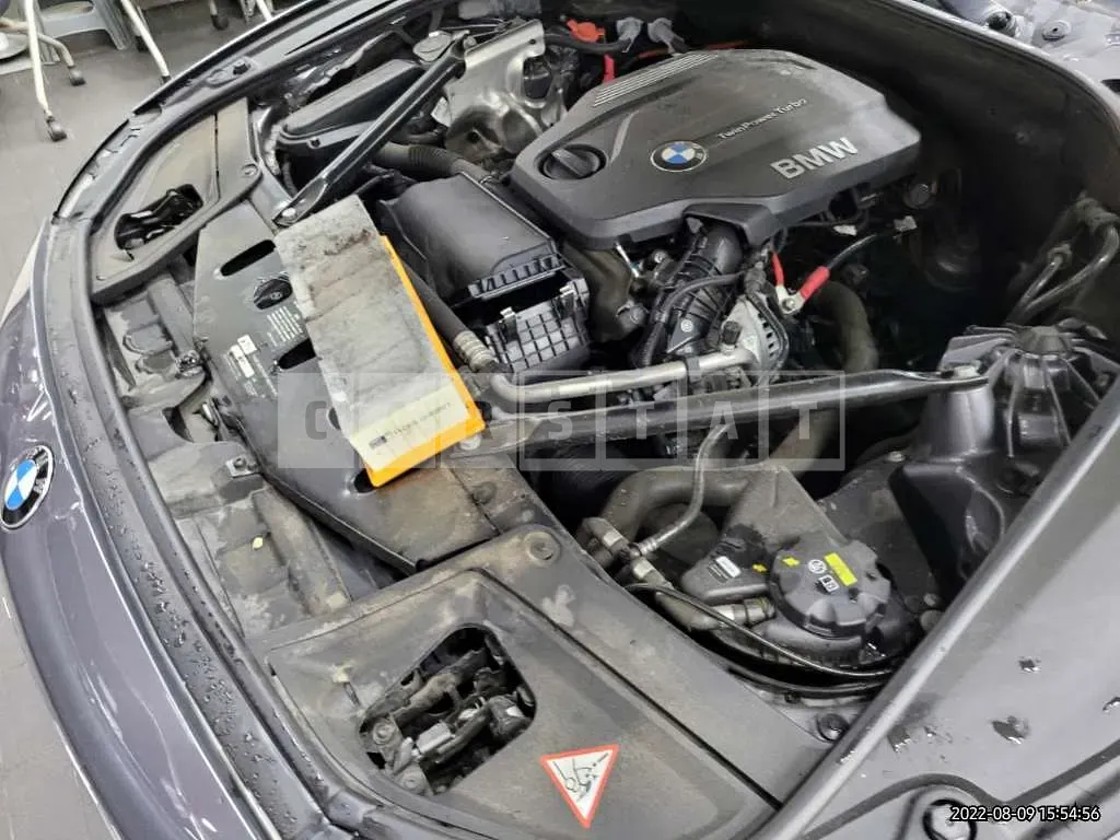 Photo 2 of 10: 2016 BMW 520d, VIN WBA5E5100GG074200 — Korean insurance auction