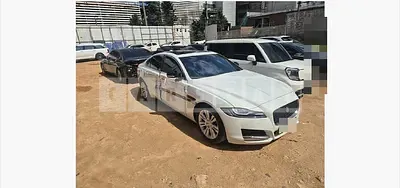 Photo 1 of 27: 2017 Jaguar XF 20d — Korean insurance auction