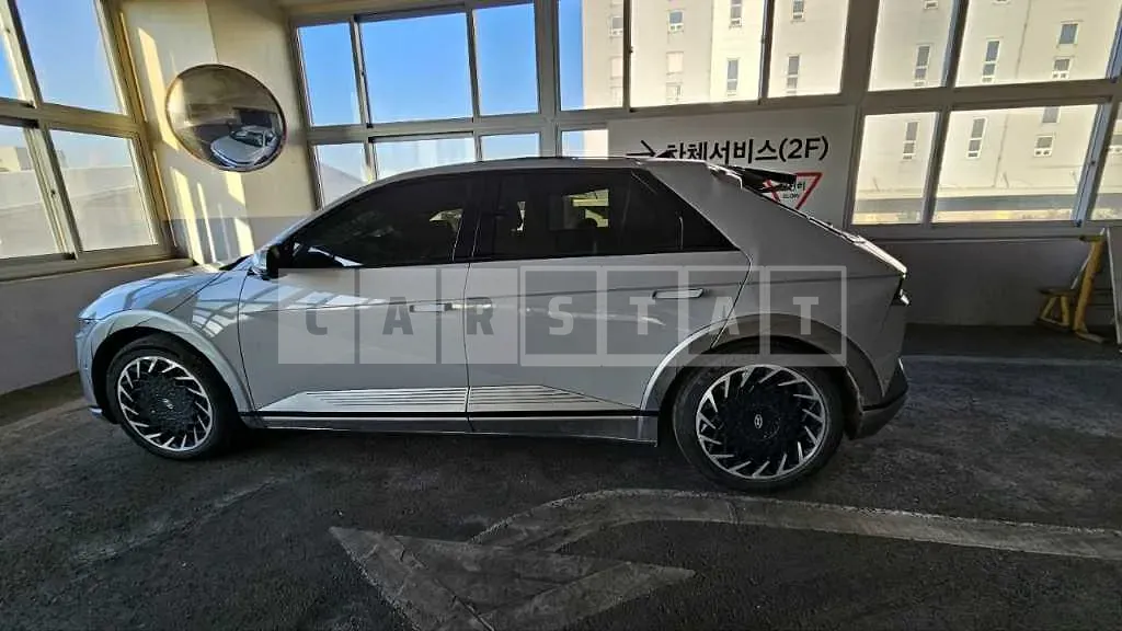 Photo 2 of 15: 2024 Hyundai Modern Ionic 5 — Korean insurance auction