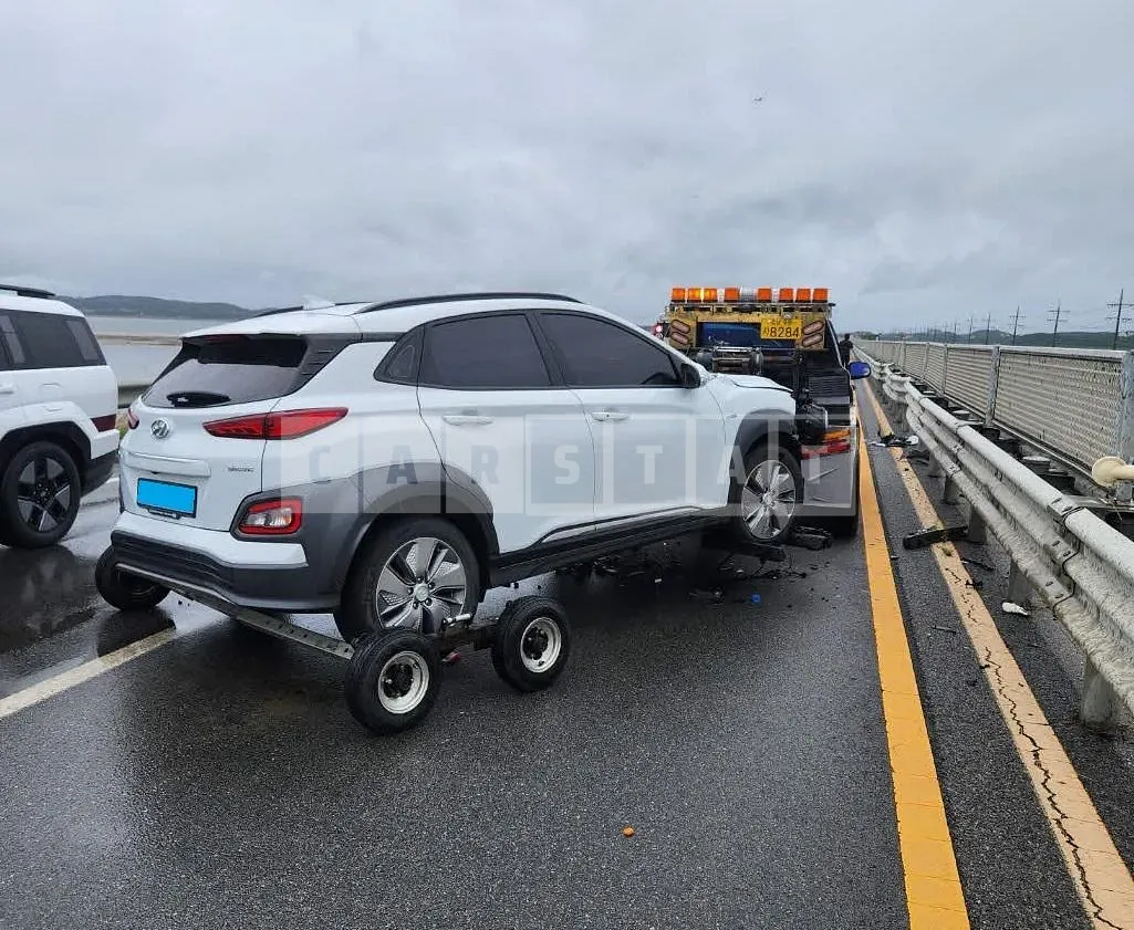 Photo 2 of 6: 2020 Hyundai Kona Electric, VIN KMHK381GFLU104243 — Korean insurance auction