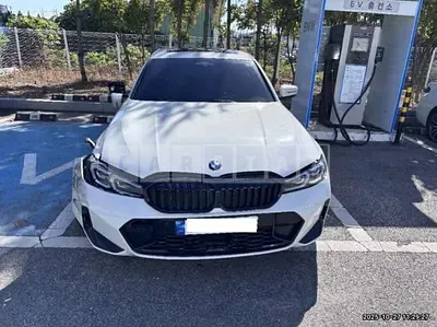 Photo 1 of 28: 2023 BMW 320i — Korean insurance auction