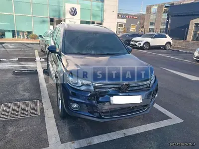 Photo 1 of 8: 2016 Volkswagen Tiguan 2.0 TDI BMT, VIN WVGZZZ5NZGW504735 — Korean insurance auction
