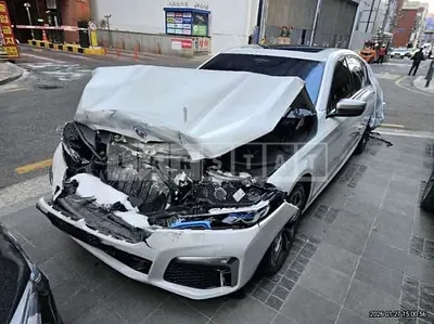 Photo 1 of 14: 2022 BMW M760Li xDrive, VIN WBA7U6100NCJ47040 — Korean insurance auction