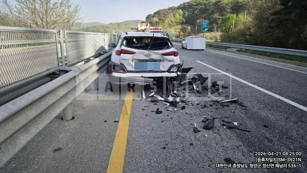 Photo 2 of 3: 2019 Hyundai Kona Electric Car — Korean insurance auction