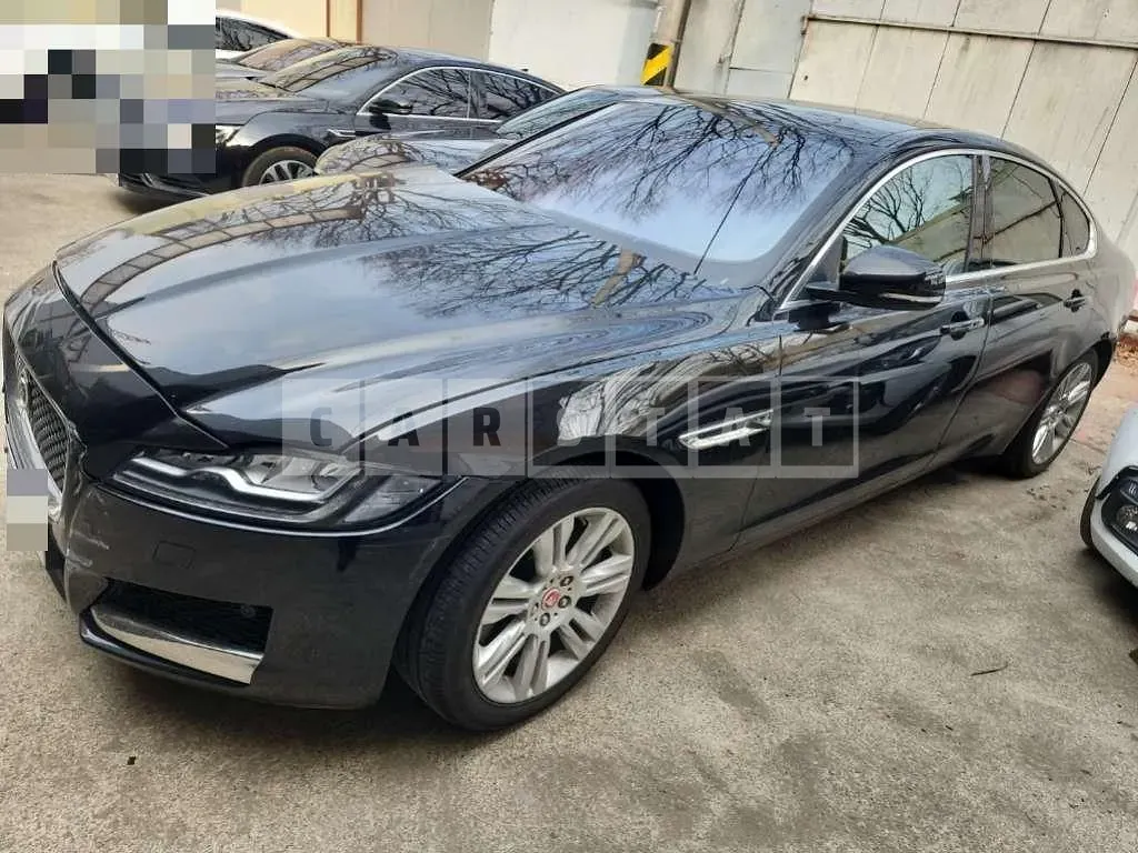 Photo 2 of 8: 2017 Jaguar XF 30d — Korean insurance auction