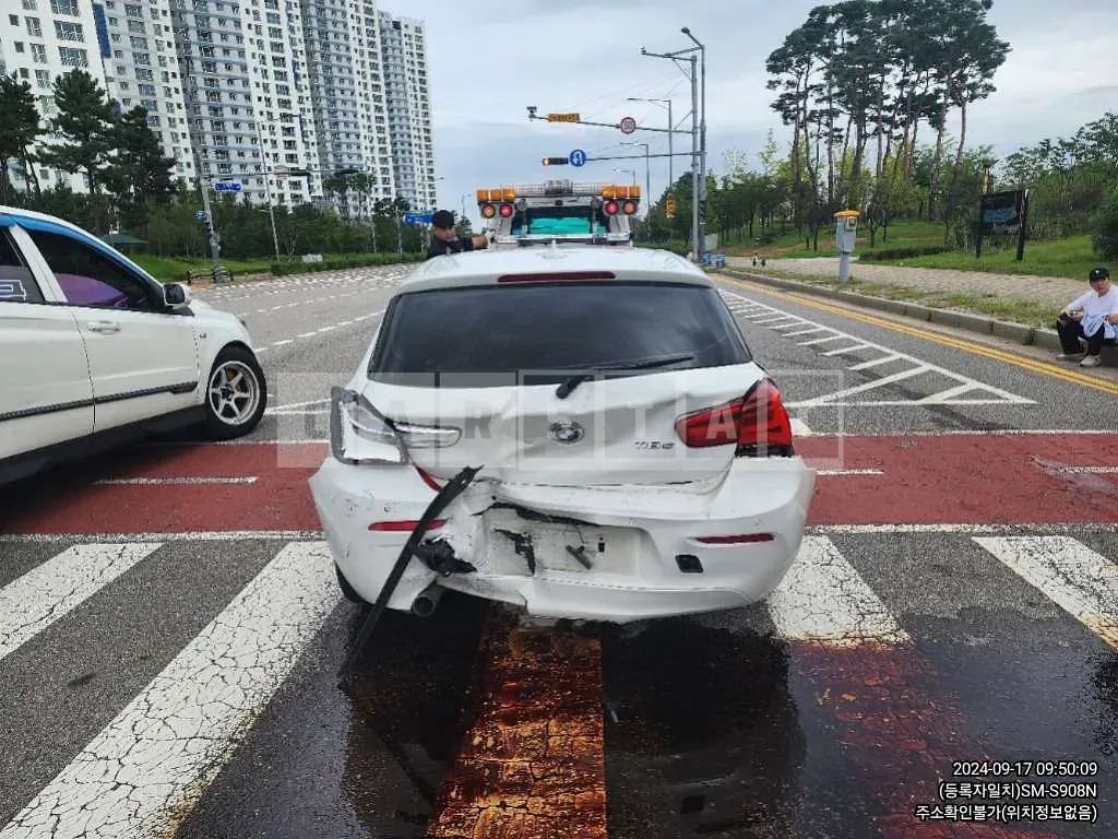 Photo 2 of 11: 2017 BMW 118d — Korean insurance auction