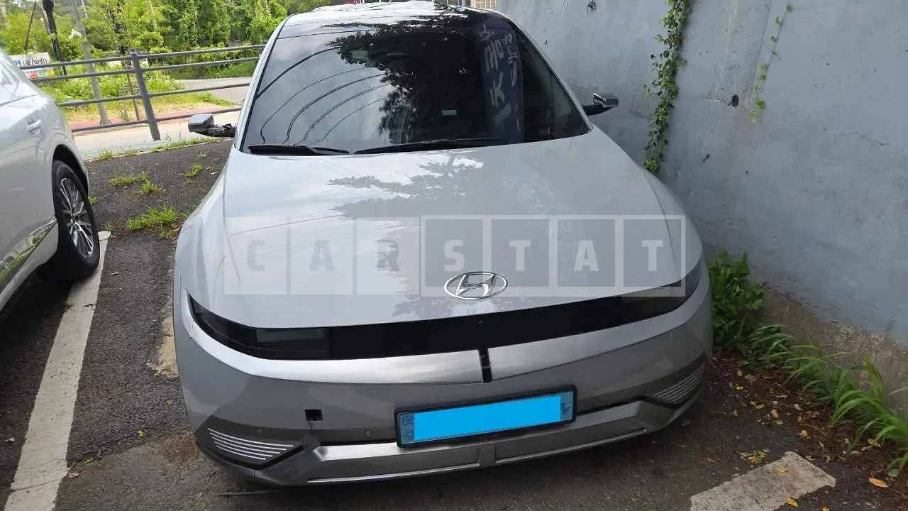 Photo 2 of 29: 2021 Hyundai IONIQ 5, VIN KMHKR81AFNU004559 — Korean insurance auction