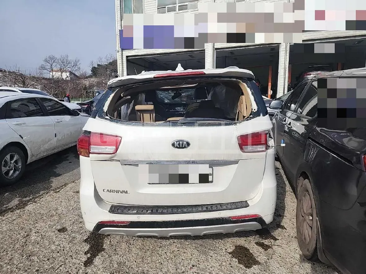 Photo 2 of 11: 2015 Kia Carnivals, VIN KNAMC81ABFS051941 — Korean insurance auction