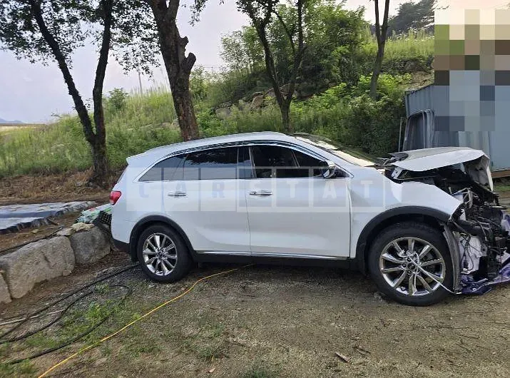 Photo 2 of 4: 2015 Kia Sorento — Korean insurance auction