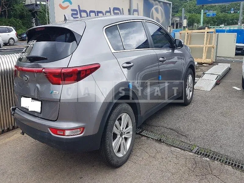 Photo 2 of 13: 2018 Kia Sportage, VIN KNAPN815GJK514045 — Korean insurance auction