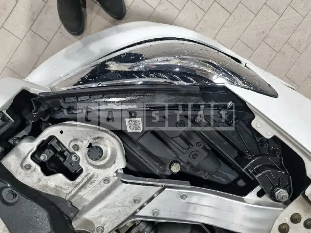 Photo 2 of 31: 2018 Mercedes-Benz E 200, VIN WDDZF4CB1JA412858 — Korean insurance auction