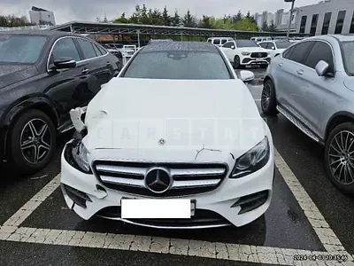 Photo 1 of 17: 2019 Mercedes-Benz E350 4Matic — Korean insurance auction