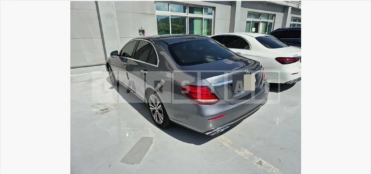 Photo 2 of 6: 2020 Mercedes-Benz E220 d — Korean insurance auction