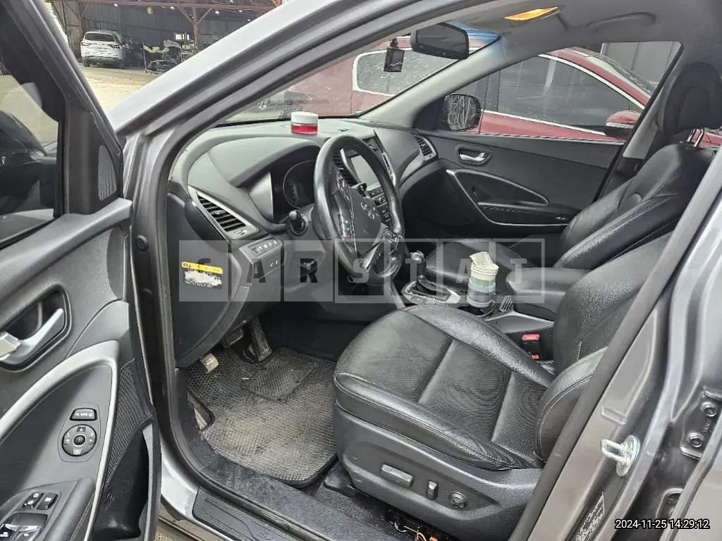 Photo 2 of 19: 2017 Hyundai Santa Fe, VIN KMHSW81UBHU709148 — Korean insurance auction