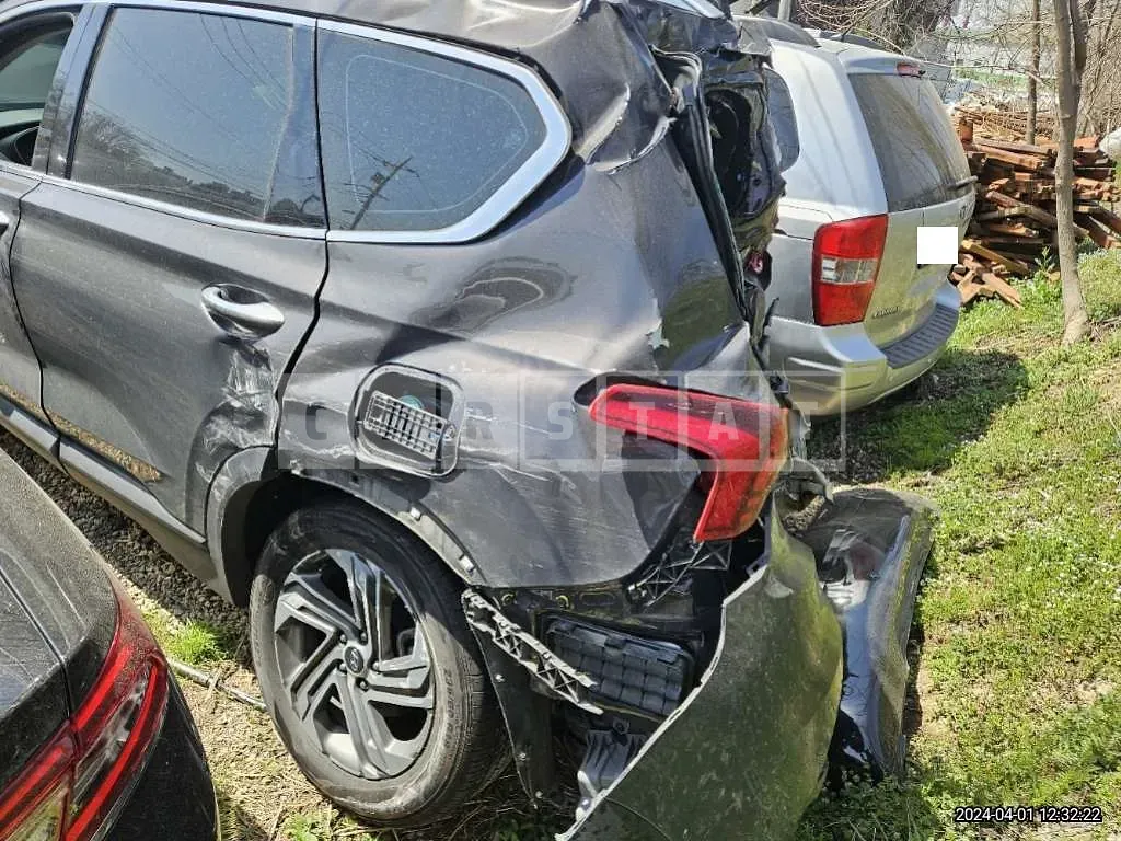 Photo 2 of 16: 2020 Hyundai Santa Fe, VIN KMHS381HGMU323913 — Korean insurance auction