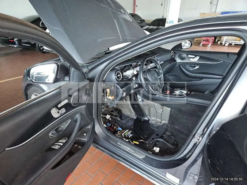 Photo 2 of 9: 2018 Mercedes-Benz E 200 — Korean insurance auction
