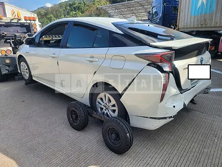 Photo 2 of 11: 2017 Toyota Prius, VIN JTDKBRFU8H3547545 — Korean insurance auction
