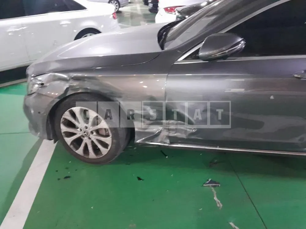 Photo 2 of 23: 2018 Mercedes-Benz E300, VIN WDDZF4JB2KA511337 — Korean insurance auction