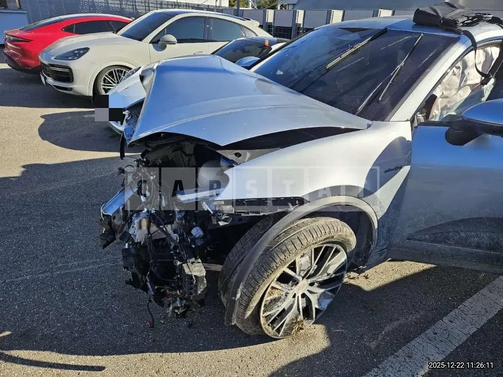 Photo 2 of 73: 2025 Porsche Macan 4 — Korean insurance auction