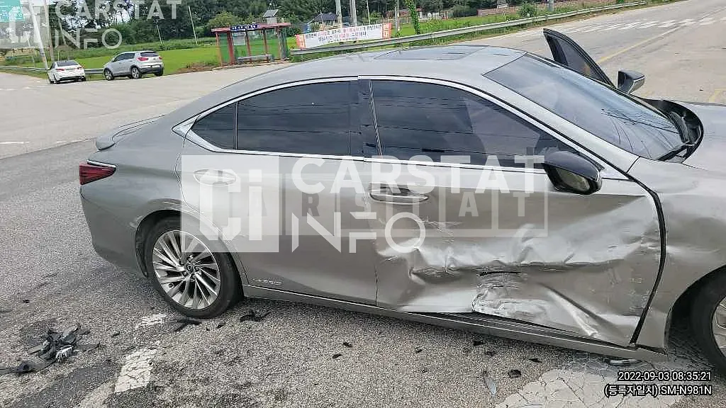 Photo 2 of 3: 2018 Lexus ES300h — Korean insurance auction