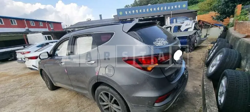 Photo 2 of 7: 2016 Hyundai Santa Fe, VIN KMHSW81UBGU662659 — Korean insurance auction