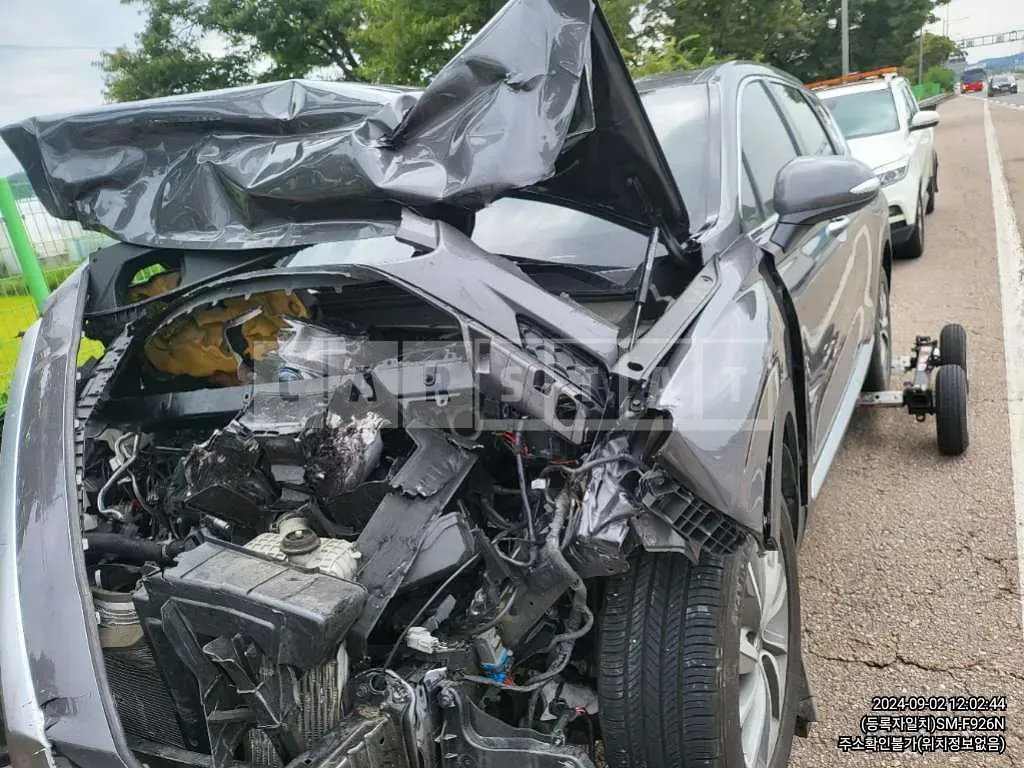 Photo 2 of 12: 2020 Hyundai Santa Fe — Korean insurance auction