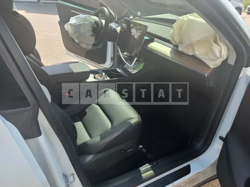 Photo 2 of 40: 2024 Tesla Model Y RWD, VIN LRWYGCFS6RC424543 — Korean insurance auction