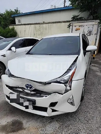 Photo 1 of 15: 2017 Toyota Prius — Korean insurance auction