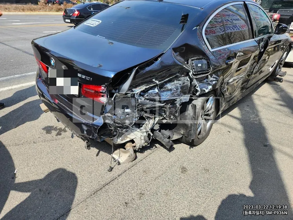 Photo 2 of 3: 2018 BMW 530i, VIN WBAJD3107JWC14443 — Korean insurance auction