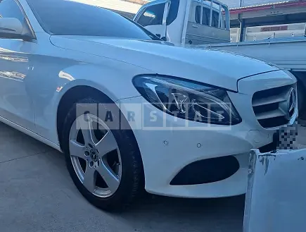 Photo 2 of 44: 2017 Mercedes-Benz C 200, VIN WDDWF4CB1HF591354 — Korean insurance auction