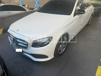 Photo 1 of 7: 2017 Mercedes-Benz E 300, VIN WDDZF4JB3HA054840 — Korean insurance auction