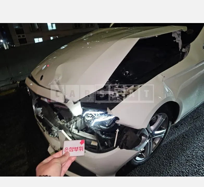 Photo 2 of 5: 2018 Mercedes-Benz E200 — Korean insurance auction