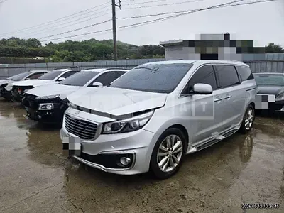 Photo 1 of 11: 2016 Kia Carnivals — Korean insurance auction