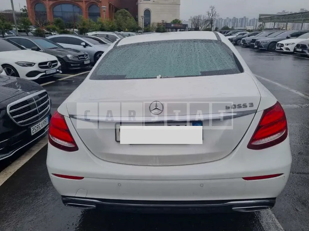Photo 2 of 9: 2018 Mercedes-Benz E220d, VIN WDDZF0EB2JA428329 — Korean insurance auction