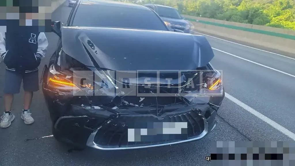 Photo 2 of 10: 2024 Lexus ES300h — Korean insurance auction