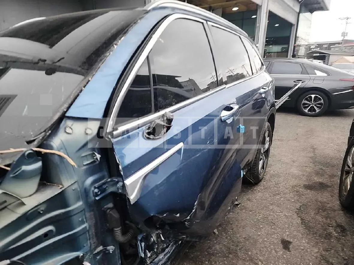Photo 2 of 18: 2020 Kia Sorento Hybrid 4WD, VIN KNARH81GDMA027216 — Korean insurance auction