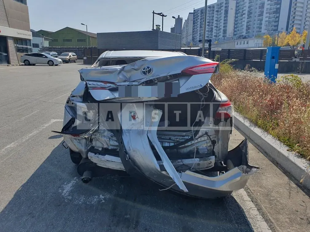 Photo 2 of 8: 2017 Toyota Camry Hybrid — Korean insurance auction