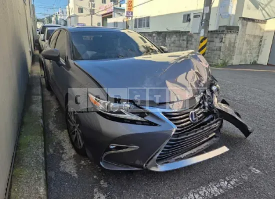 Photo 2 of 36: 2016 Lexus ES300h — Korean insurance auction