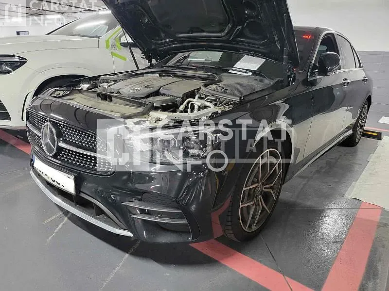 Photo 2 of 13: 2020 Mercedes-Benz E220d 4Matic, VIN W1KZF0FB4MA872024 — Korean insurance auction