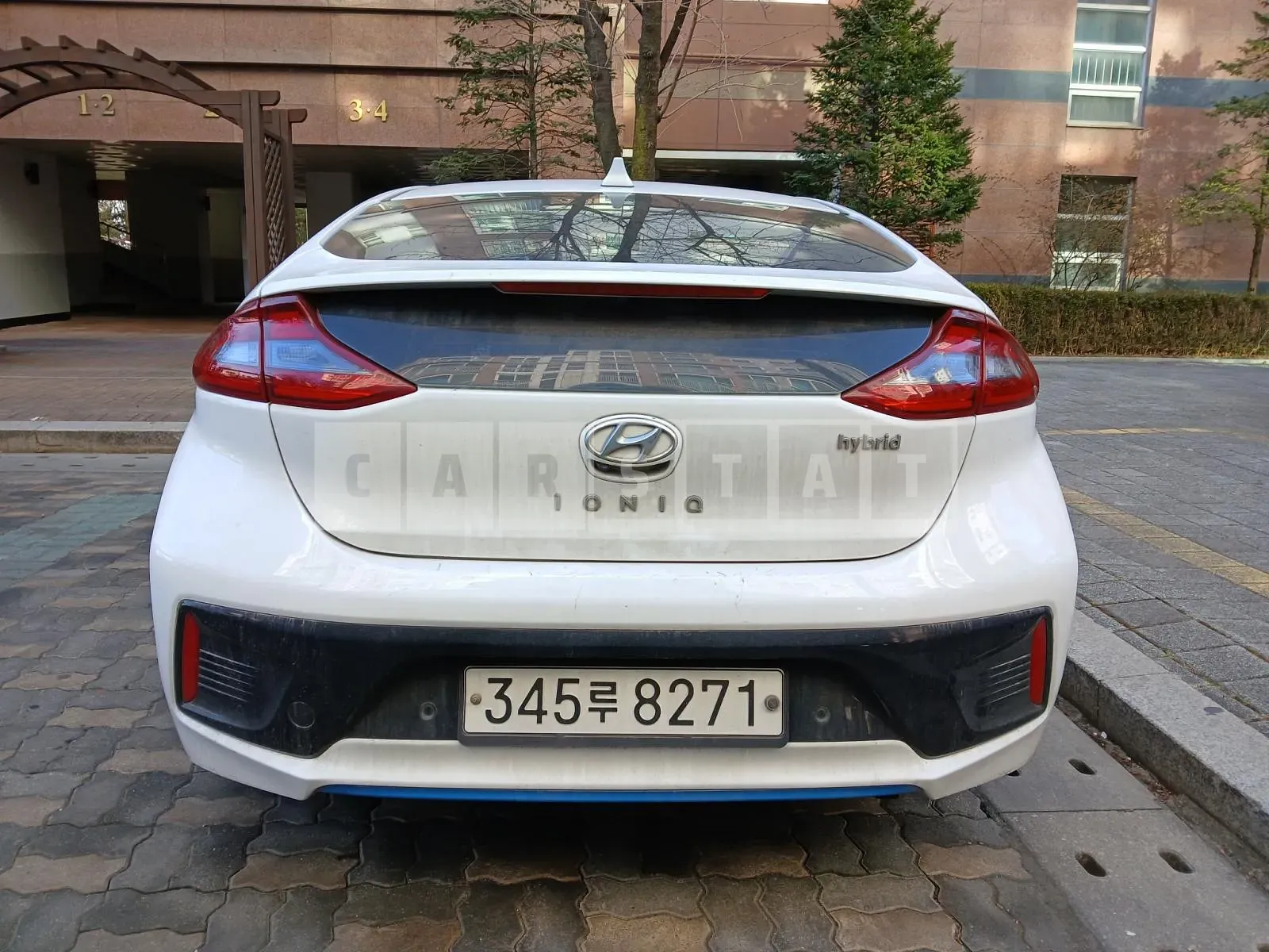 Photo 2 of 6: 2016 Hyundai IONIQ 1.6 Hybrid, VIN KMHC851CGGU002142 — Korean insurance auction
