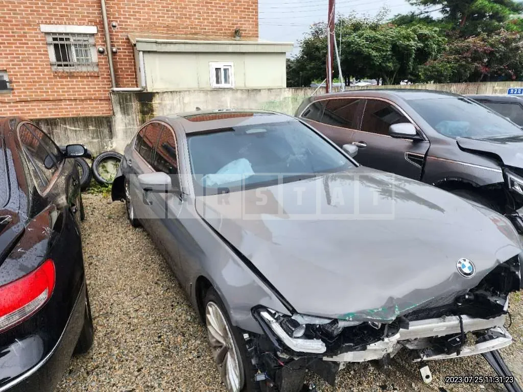 Photo 2 of 45: 2021 BMW 523d xDrive, VIN WBA31ES07MWW98675 — Korean insurance auction