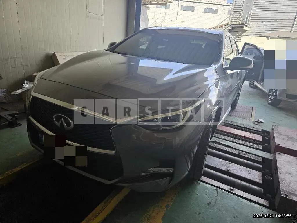 Photo 2 of 9: 2017 Infiniti Q30 — Korean insurance auction