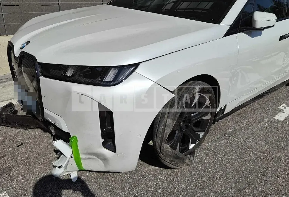 Photo 2 of 200: 2025 BMW iX xDrive45 — Korean insurance auction