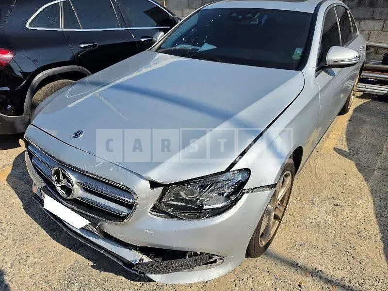 Photo 2 of 9: 2017 Mercedes-Benz E220d 4Matic, VIN WDDZF0FB4HA266616 — Korean insurance auction