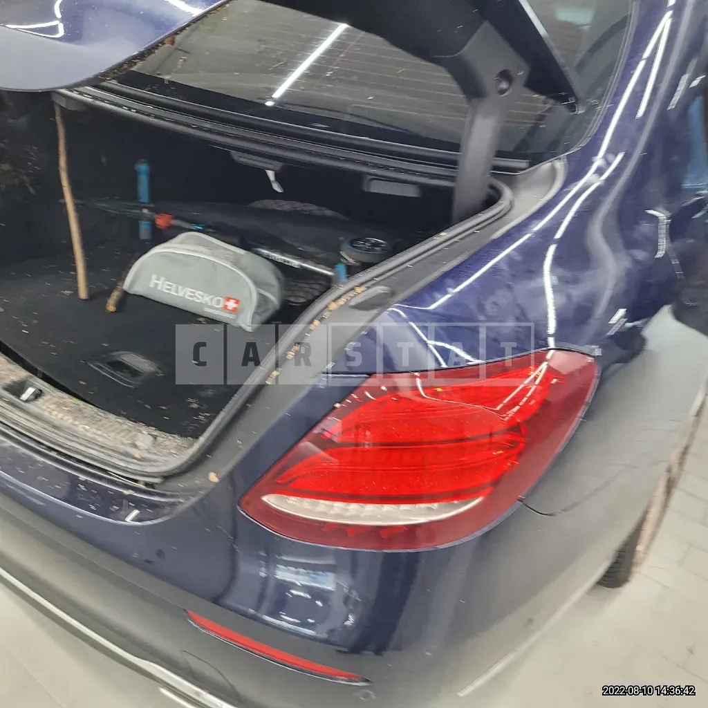 Photo 2 of 34: 2018 Mercedes-Benz E 300, VIN WDDZF4JB3JA456606 — Korean insurance auction