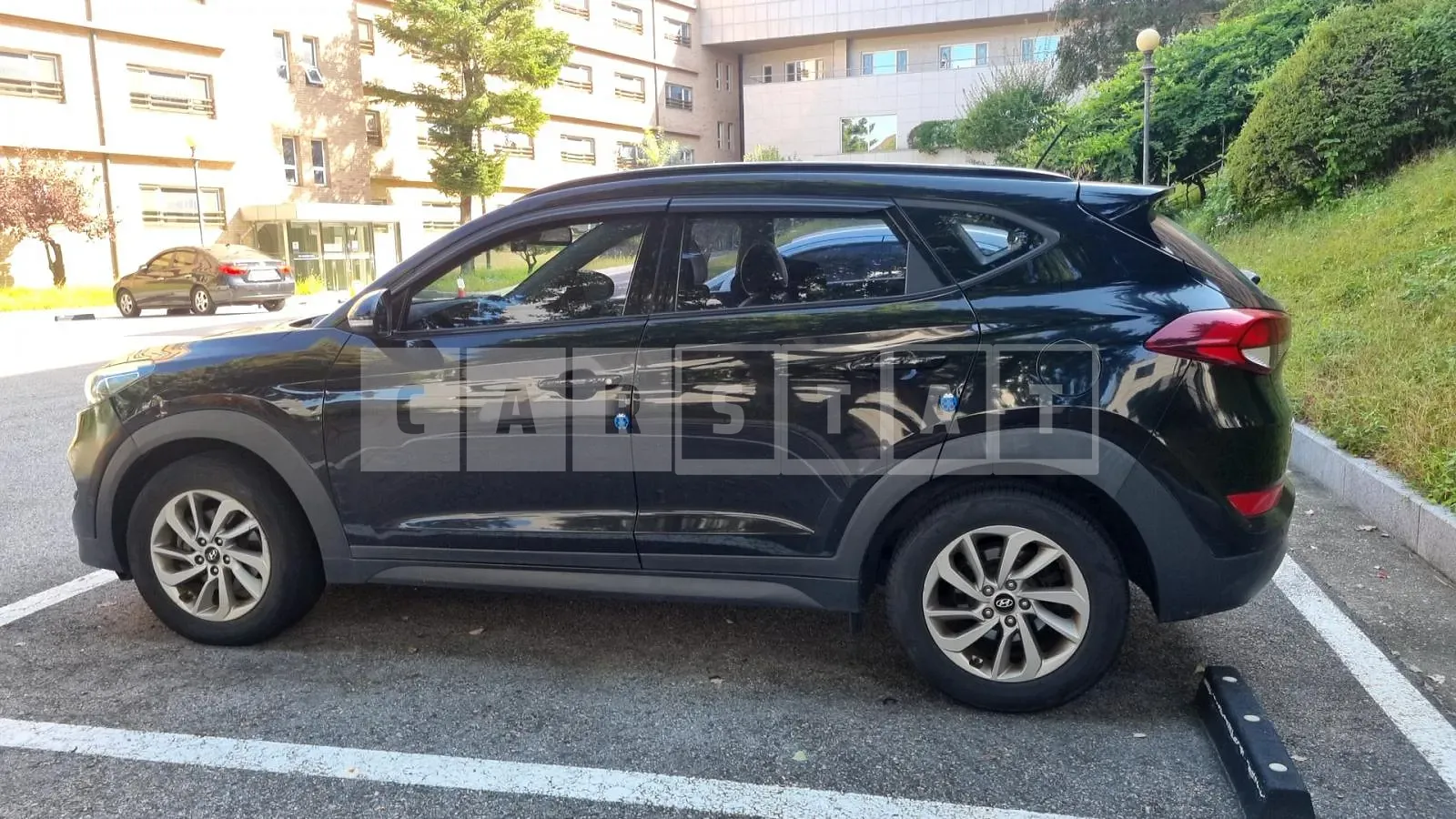 Photo 2 of 3: 2016 Hyundai Tucson TL 1.7, VIN KMHJ3815GHU320796 — Korean insurance auction